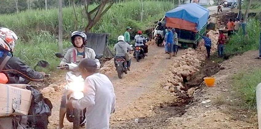 Jalan Rusak Dusun Sumbernanas Gedangan. (sur)