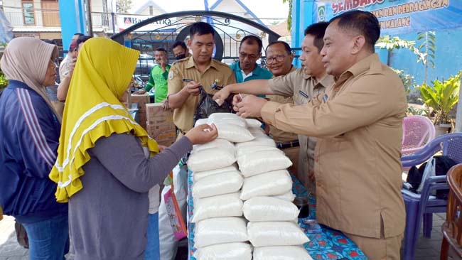 Bazar Gula Murah Disnaker Sumberpucung Ludes