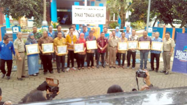 Disnaker Kabupaten Malang Berikan Penghargaan Kepada 9 Perusahaan Berhasil -Tingkatkan Sinergitas SMK 3  & Zero Accident