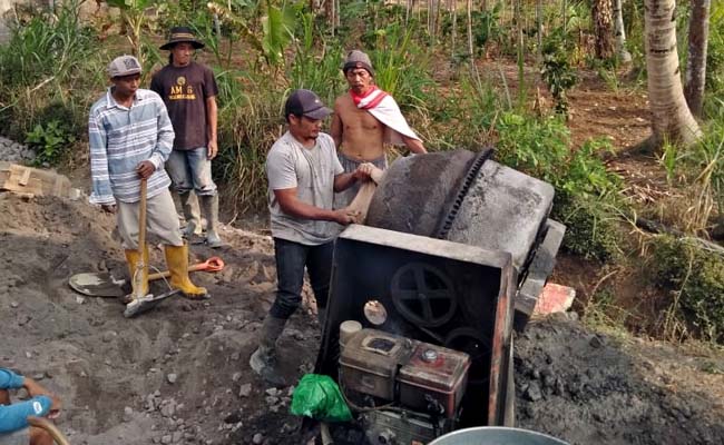 CONTOH : Pembangunan Rabat Betton di Dusun Purwodadi. (Istimewa)