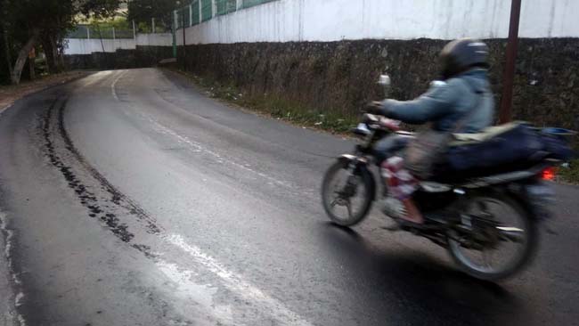 MINYAK : Ceceran Minyak Ikan Sepanjang Jalan Raya Sumawe