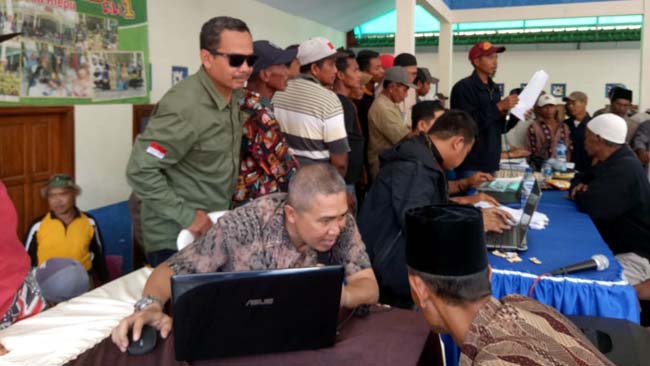 PROSES : Verifikasi data di Desa Klepu Sumawe. (sur)