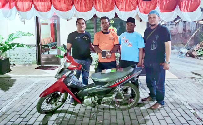 MOTOR Petugas, barang bukti sarana motor dan tersangka. (ist)