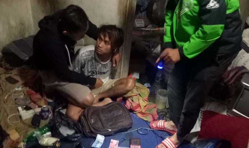 RIBUAN : Anggota bersama driver ojol amankan barang bukti. (ist)