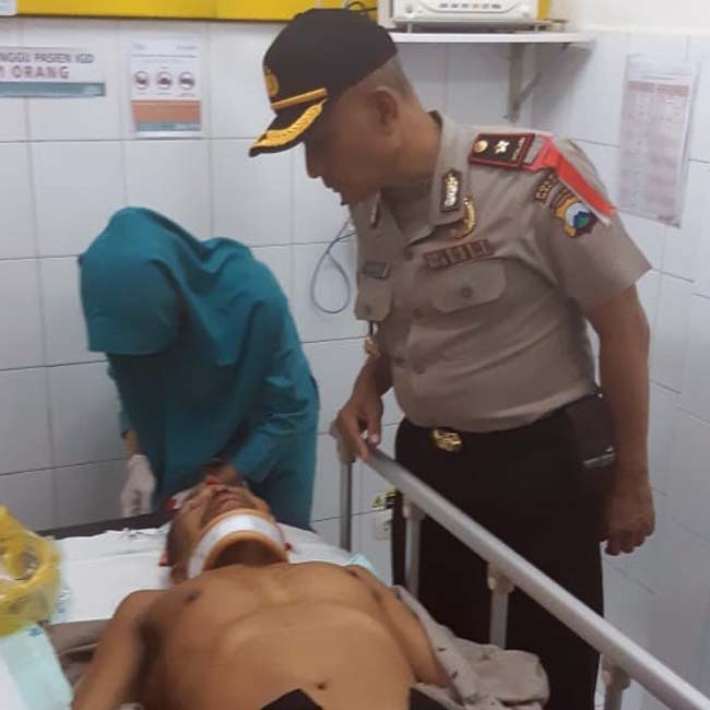 Pemotor Diduga Sengaja Terobos Perlintasan, Tersambar KA Penataran, Beruntung Nyawa Selamat!