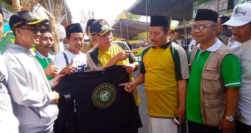 Ketua PC NU Malang dr H Umar Usman MM Bersama Bupati Malang. (sur)