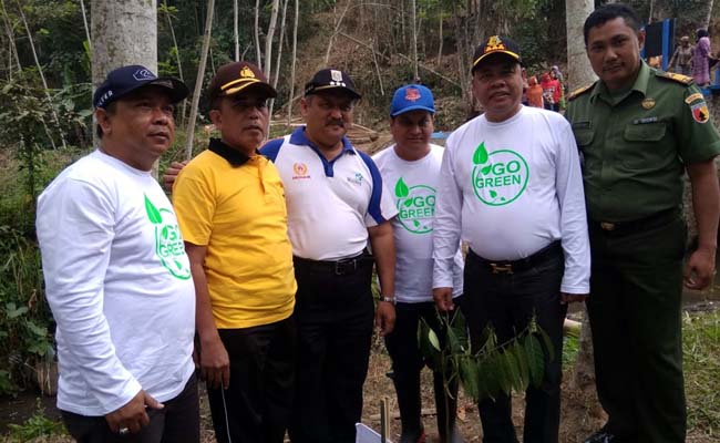 BARENG : Abdul Qohar AF.SH.MH Kajari Kepanjen Kabupaten Malang Bersama Budi Ismoyo Kadis DLH Kabupaten Malang dan Jajaran Muspika Turen