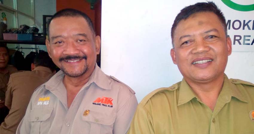 Dedi Sofiandi Wakil Administratur/KSKPH Malang Timur bersama Kompol Sulistyo Pabin Perum Perhutani KPH Malang. (sur)