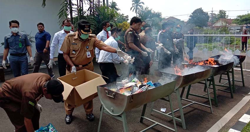 Akhir Tahun, Kejari Kabupaten Malang Musnahkan Barang Bukti