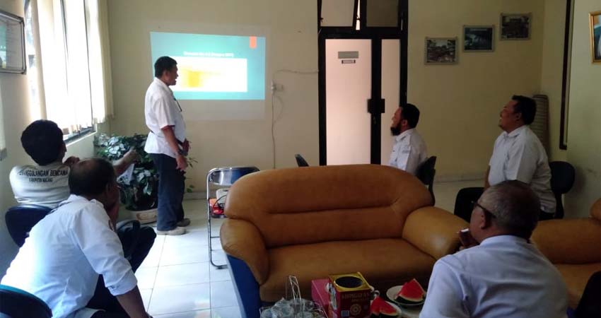 Paparan BMKG Karangkates Malang terkait potensi tsunami dan gempa bumi di Kantor BPBD Kabupaten Malang. (Sur)