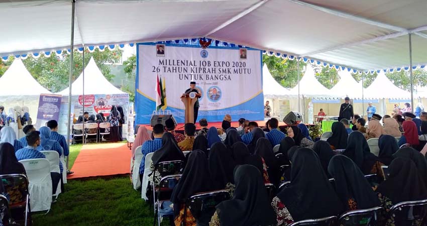 Bupati Malang Drs HM Sanusi MM Dalam Prosesi Pembukaan Milinial Job Expo SMK Mutu Gondanglegi. (ist)