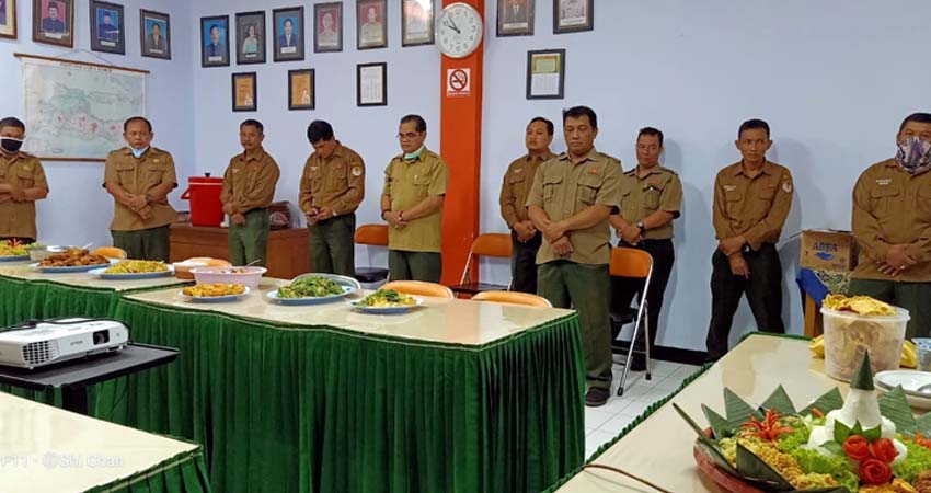 Prosesi Tasyakuran di Aula Kantor Perhutani KPH Malang. (Sur)