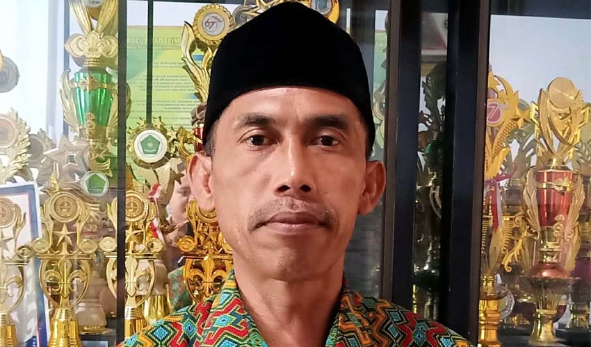 Asmo'in S.Pd Kepala MTs Mambaul Ulum Gedangan. (Sur)