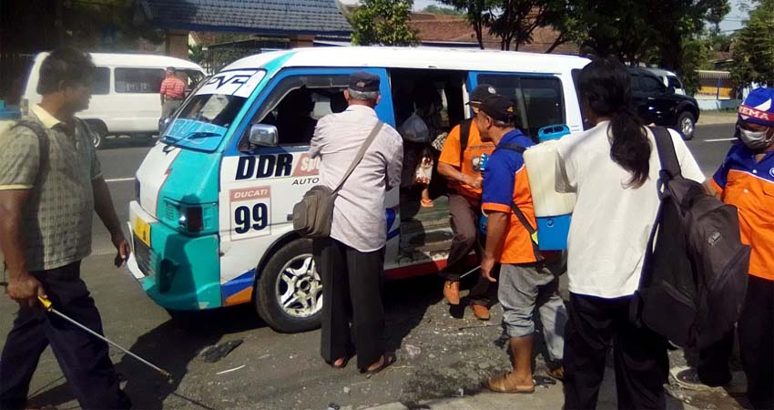 Peduli Cegah Corona, Paguyuban TA dan Serikat Sopir Indonesia (SSI) Semprot Disinfektan