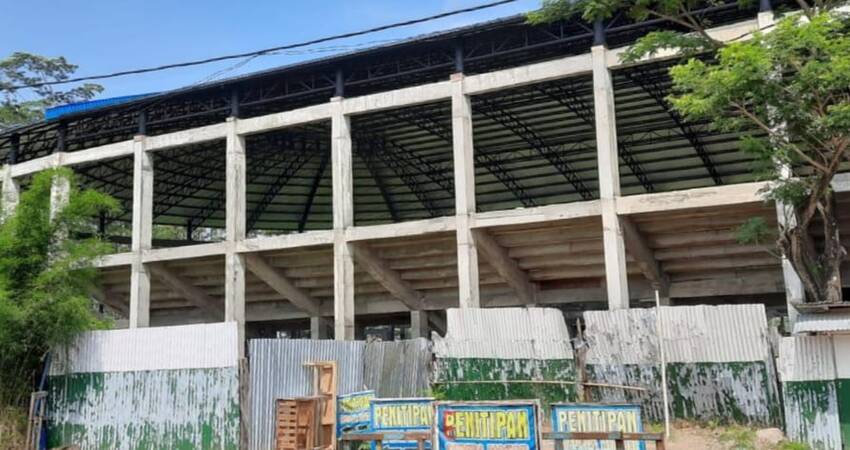 Bangunan mangkrak di kawasan Stadion Kanjuruhan.