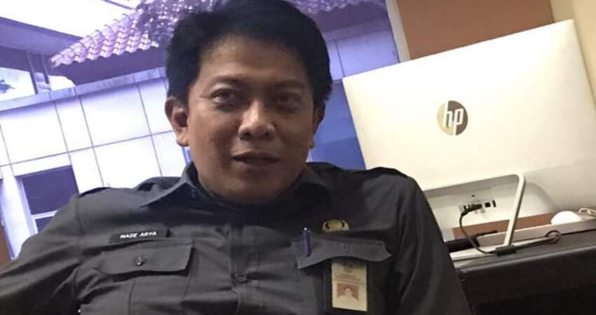 Plt Bapenda Kabupaten Malang, Made Arya Wedhantara saat memberikan keterangan.