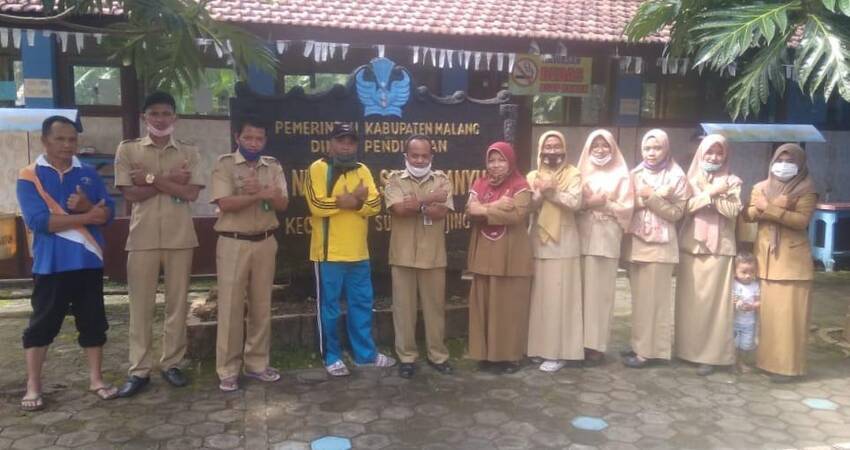 Guru SDN 1 Sekarbanyu Kecamatan Sumbermanjing Wetan (Sumawe), Kabupaten Malang.