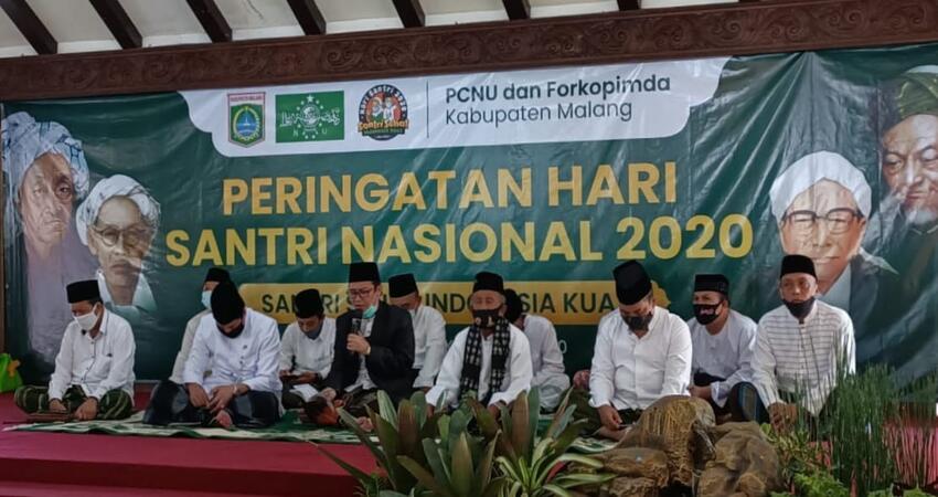 Peringatan Hari Santri Nasional (HSN) ke-5 dilaksanakan di Pendopo Agung Kabupaten Malang, Kamis (22/10) pagi.