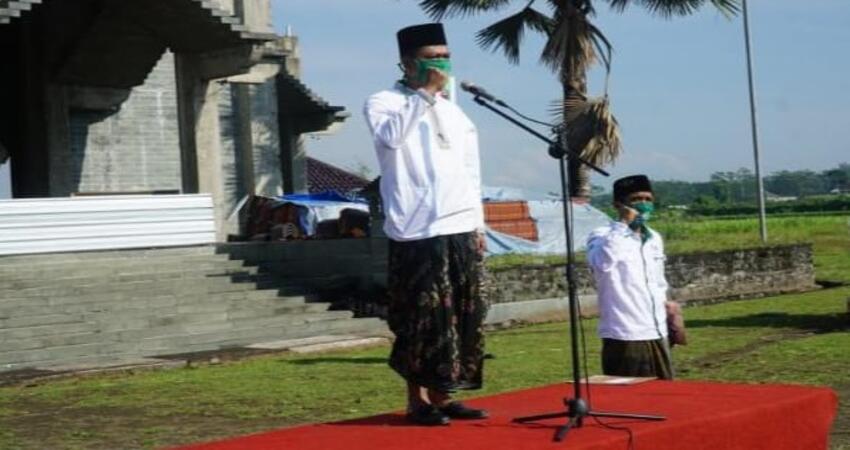 Apel peringatan HSN ke-5 di halaman Masjid Raden Bagus, Desa Talok-Turen.