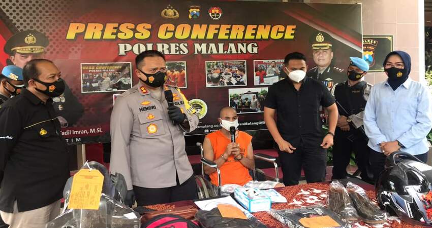 Kapolres Malang, AKBP Hendri Umar memberikan keterangan saat rilis kasus.