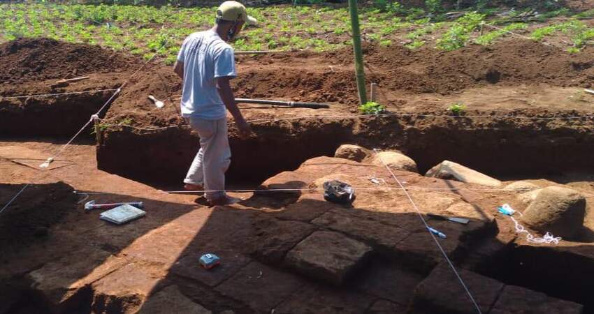 Struktur batu bata kuno yang ditemukan di Desa Langlang, Kecamatan Singosari.