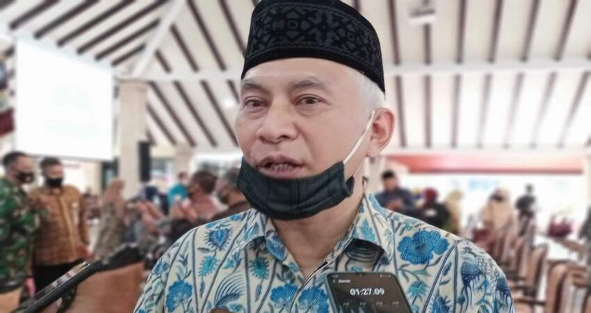 Pengasuh Pondok Pesantren (Ponpes) Bahrul Maghfiroh, Prof Dr Ir Mohammad Bisri.