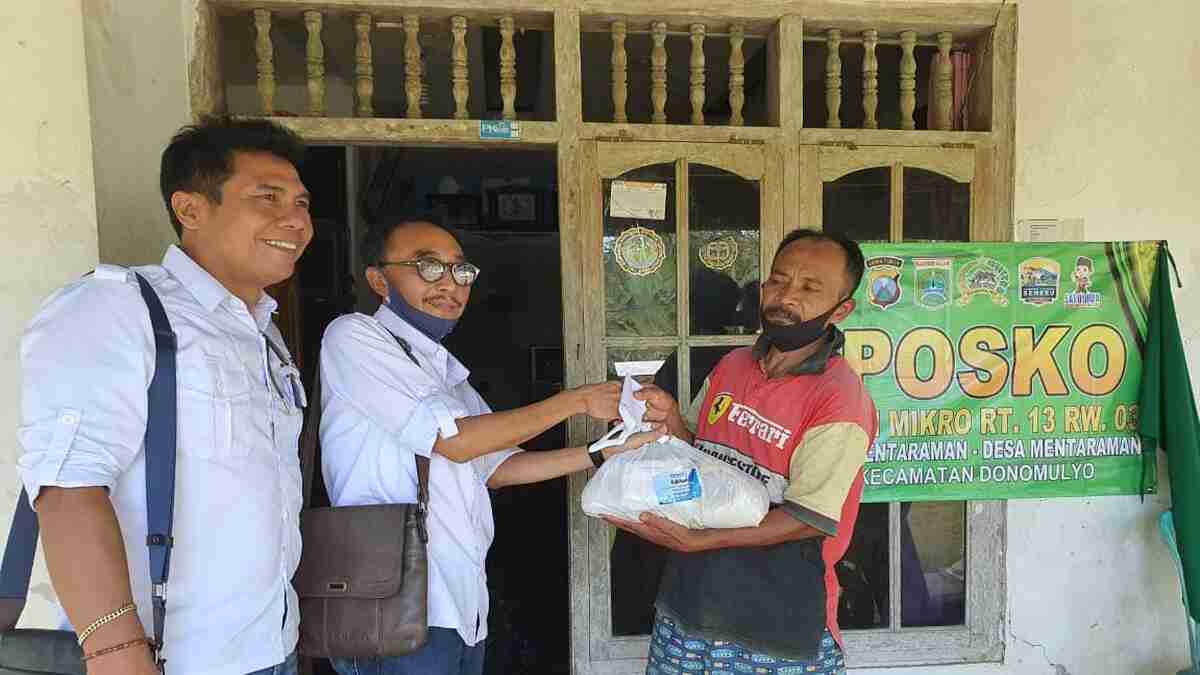 DPC Peradi RBA Malang Kunjungi Korban Gempa Kabupaten Malang, Bagikan Sembako dan Berbuka Bersama