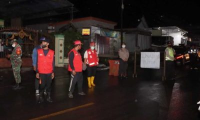 Bantu Evakuasi Warga Pronojiwo, Kapolres Malang juga Tinjau Wilayah Kabupaten yang Terdampak Awan Panas