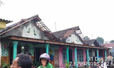 Hujan Deras Disertai Angin Kencang Rusak 15 Rumah di Singosari Malang