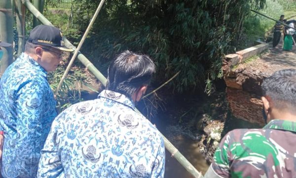 Tinjau Jembatan Ambruk Wiyurejo, Wabup Malang Minta Bina Marga Berikan Perhatian