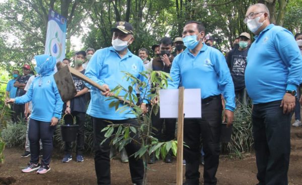 Hadiri Penanaman Bibit di HUT-41 Perumda Tirta Kanjuruhan, Bupati Malang Ajak Masyarakat Jaga Kelestarian Alam