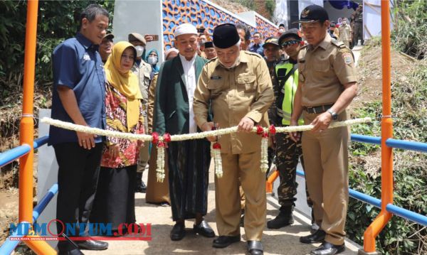 Bupati Sanusi Resmikan Jembatan Penghubung antar Dusun Bantuan CSR