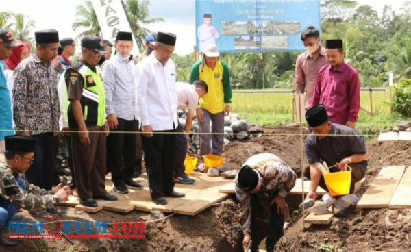 Letakkan Batu Pertama Gedung MI Nurul Hasan, Bupati Malang Harapkan Peningkatan Kualitas Belajar Mengajar