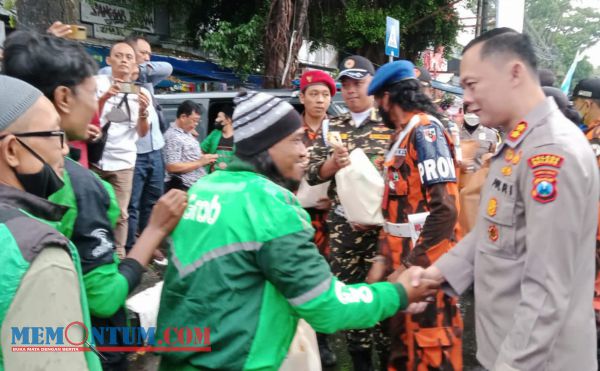 Polres Malang Bagikan Bingkisan untuk Masyarakat Terdampak Kenaikan BBM