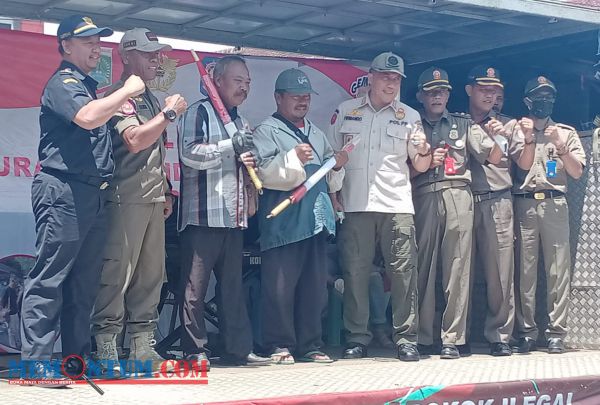 Pasar Wagir dan Pasar Pakisaji Jadi Sasaran Kolaborasi Sosialisasi Bidang Cukai Satpol PP Kabupaten Malang dan Bea Cukai Malang