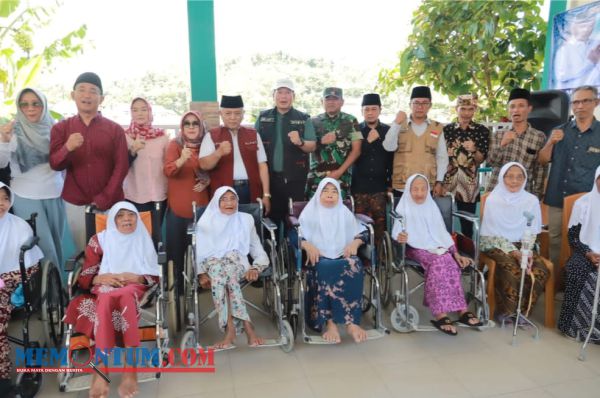 Bupati Malang Beri Santunan dan Semangat pada Lansia Penghuni Panti Wreda Husnul Khotumah