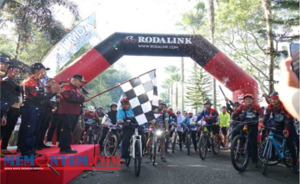 Berangkatkan Gowes Tahes Perumda Tirta Kanjuruhan, Bupati Sanusi juga Hadirkan Atlet Sea Games Kamboja