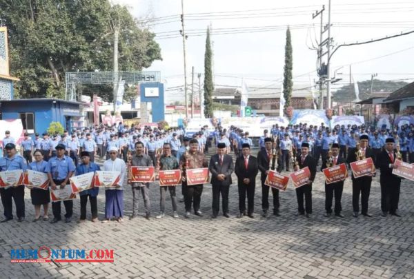 Pimpin Upacara Puncak HUT Ke-42 Perumda Tirta Kanjuruhan, Bupati Sanusi Ingatkan Peningkatan Pelayanan